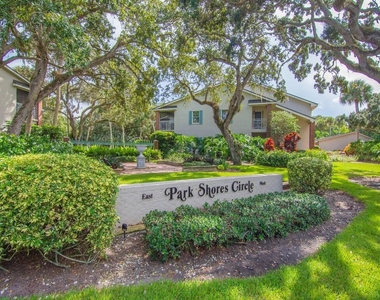 101 E Park Shores Circle - Photo Thumbnail 5