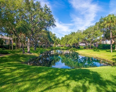 101 E Park Shores Circle - Photo Thumbnail 36