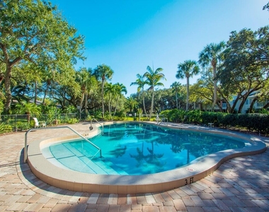 101 E Park Shores Circle - Photo Thumbnail 35