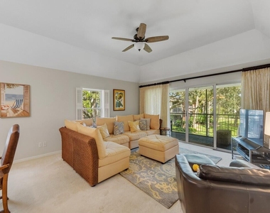 101 E Park Shores Circle - Photo Thumbnail 9
