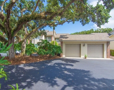 101 E Park Shores Circle - Photo Thumbnail 4