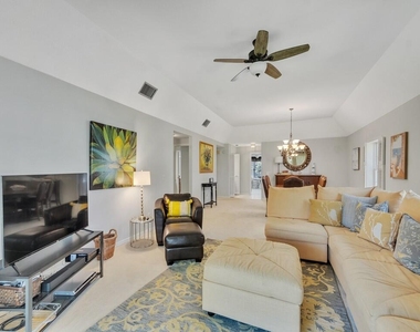 101 E Park Shores Circle - Photo Thumbnail 12
