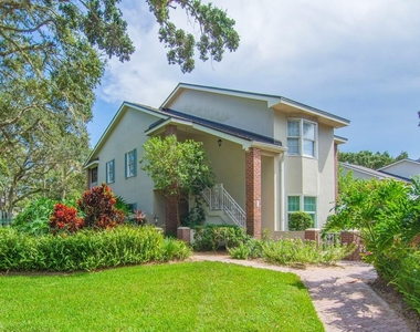 101 E Park Shores Circle - Photo Thumbnail 3
