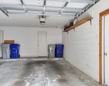 101 E Park Shores Circle - Photo Thumbnail 30