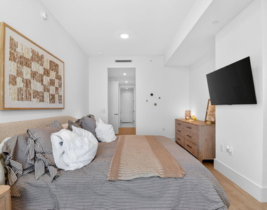 220 Lake Shore Drive - Photo Thumbnail 22