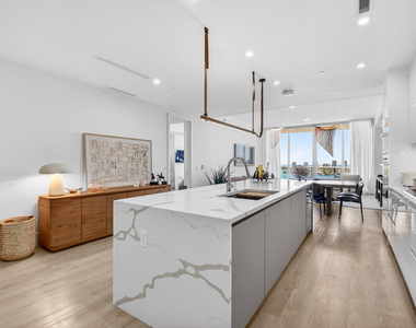 220 Lake Shore Drive - Photo Thumbnail 6