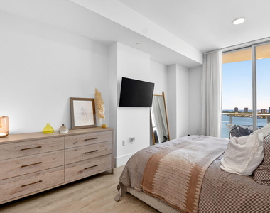 220 Lake Shore Drive - Photo Thumbnail 20