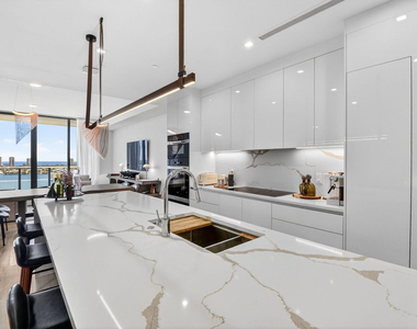 220 Lake Shore Drive - Photo Thumbnail 5