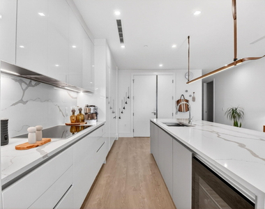 220 Lake Shore Drive - Photo Thumbnail 8
