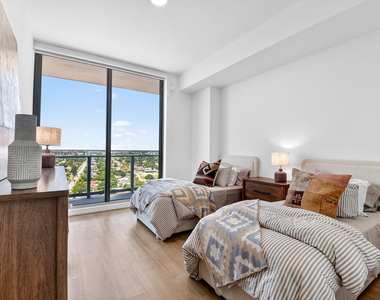 220 Lake Shore Drive - Photo Thumbnail 33