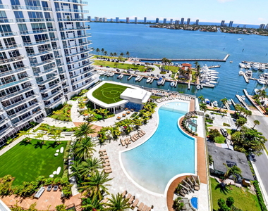220 Lake Shore Drive - Photo Thumbnail 17