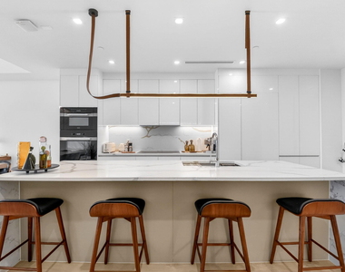 220 Lake Shore Drive - Photo Thumbnail 9