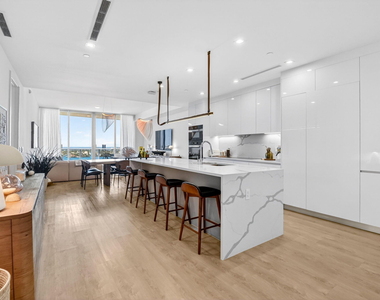 220 Lake Shore Drive - Photo Thumbnail 3