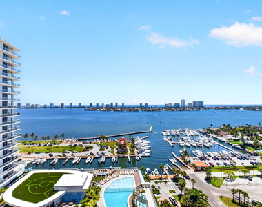 220 Lake Shore Drive - Photo Thumbnail 15
