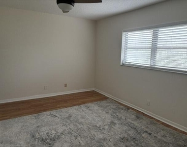 6 Abbey Lane - Photo Thumbnail 1