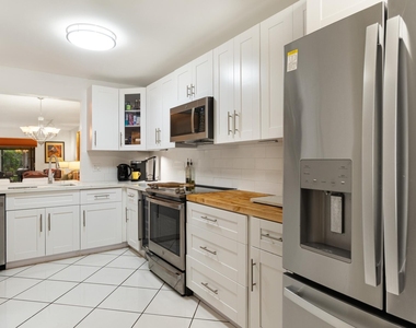 10110 Cedar Point Boulevard - Photo Thumbnail 6