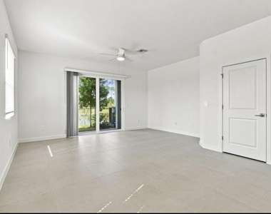 151 Lakeside Landing Court - Photo Thumbnail 6