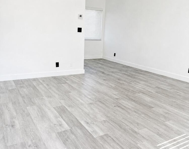 2847 Ne 30th Street - Photo Thumbnail 3