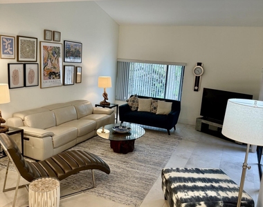 1640 Twelve Oaks Way - Photo Thumbnail 4