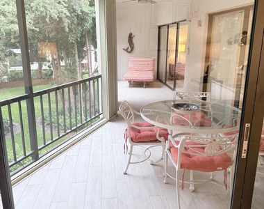 1640 Twelve Oaks Way - Photo Thumbnail 6