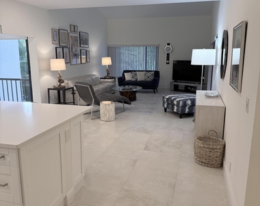 1640 Twelve Oaks Way - Photo Thumbnail 3