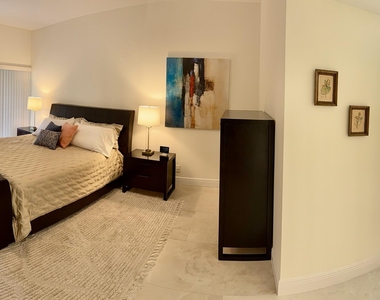 1640 Twelve Oaks Way - Photo Thumbnail 7