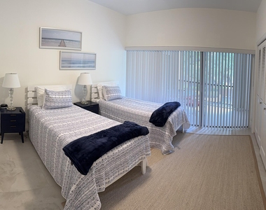 1640 Twelve Oaks Way - Photo Thumbnail 14