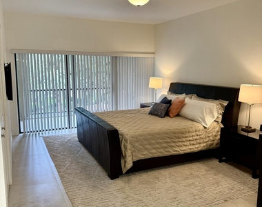 1640 Twelve Oaks Way - Photo Thumbnail 9