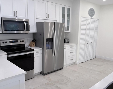 1640 Twelve Oaks Way - Photo Thumbnail 2