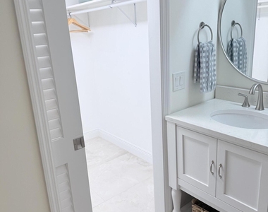 1640 Twelve Oaks Way - Photo Thumbnail 10