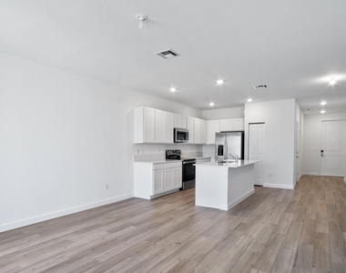 381 Se Crossoak Lane - Photo Thumbnail 15