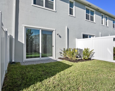 381 Se Crossoak Lane - Photo Thumbnail 33