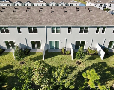 381 Se Crossoak Lane - Photo Thumbnail 23