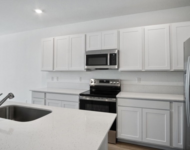381 Se Crossoak Lane - Photo Thumbnail 12