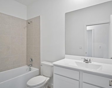 381 Se Crossoak Lane - Photo Thumbnail 18