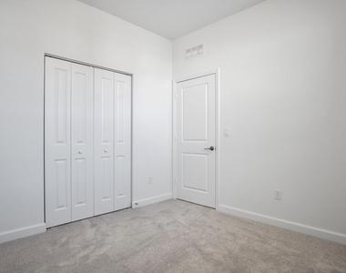 381 Se Crossoak Lane - Photo Thumbnail 22