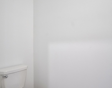 381 Se Crossoak Lane - Photo Thumbnail 6