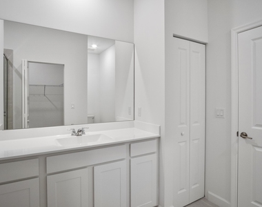 381 Se Crossoak Lane - Photo Thumbnail 28