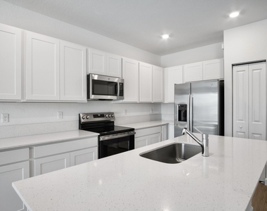 381 Se Crossoak Lane - Photo Thumbnail 10