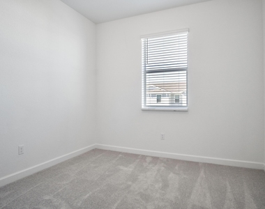 381 Se Crossoak Lane - Photo Thumbnail 19