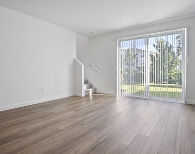 381 Se Crossoak Lane - Photo Thumbnail 14
