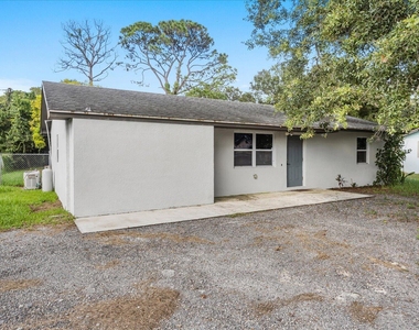 3031 Nw 2nd Street - Photo Thumbnail 2