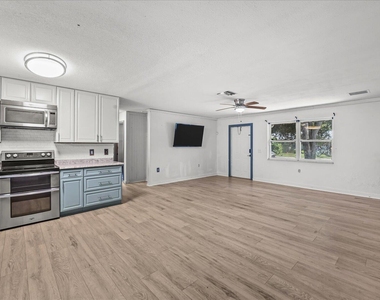 3031 Nw 2nd Street - Photo Thumbnail 4