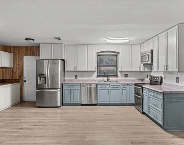 3031 Nw 2nd Street - Photo Thumbnail 6