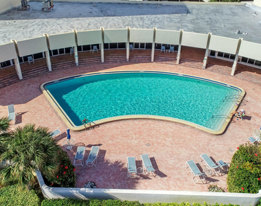 132 Lakeshore Drive - Photo Thumbnail 24