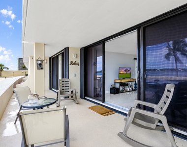 132 Lakeshore Drive - Photo Thumbnail 19