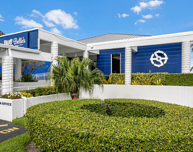 132 Lakeshore Drive - Photo Thumbnail 26