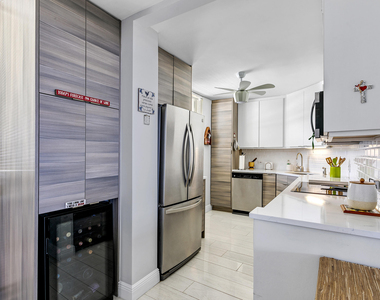 132 Lakeshore Drive - Photo Thumbnail 3