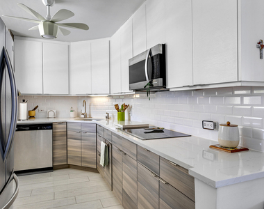 132 Lakeshore Drive - Photo Thumbnail 2