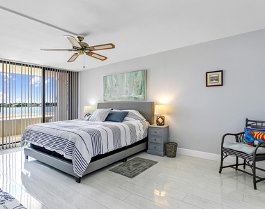 132 Lakeshore Drive - Photo Thumbnail 11